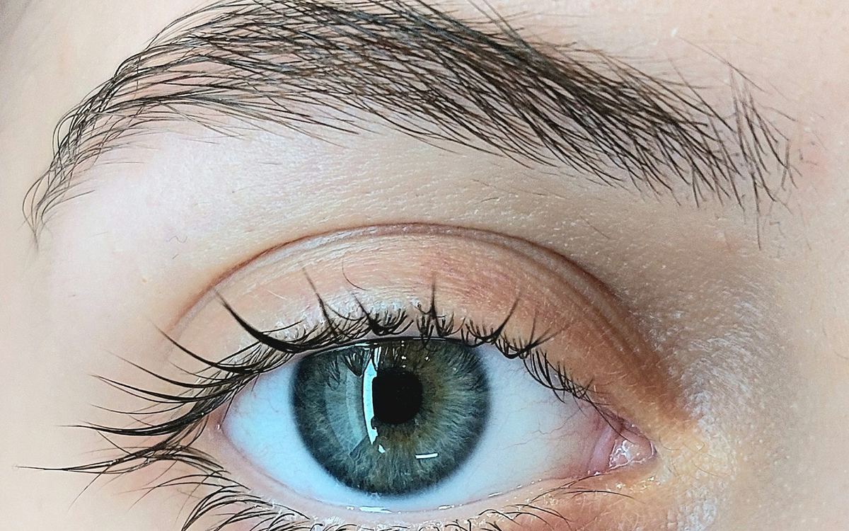 Machiaj de seară pentru ochi căprui, cu smokey eyes cald