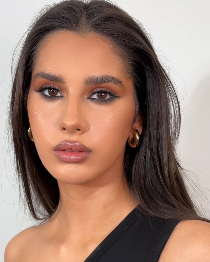 Machiaj de mireasă cu smokey eyes în nuanțe calde de maro